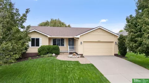 19124 Lake St, Elkhorn, NE 68022