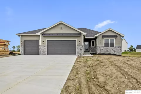 6201 N 207th St, Elkhorn, NE 68022