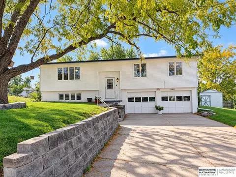 13911 Lisa Cir, Omaha, NE 68138