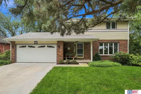 6621 Park Crest Ct, Lincoln, NE 68506