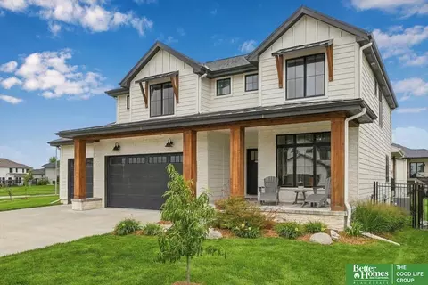 18222 Locust St, Elkhorn, NE 68022