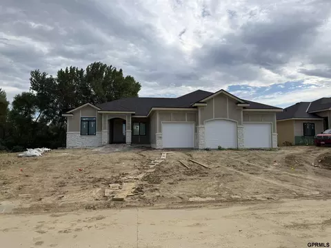 18573 Acorn Dr, Gretna, NE 68028