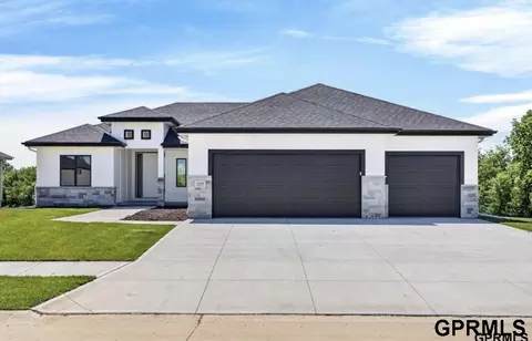 20131 U St, Omaha, NE 68135