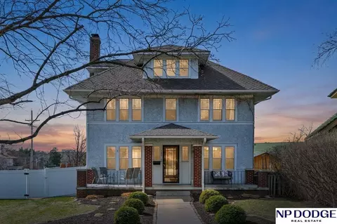 102 N 55 St, Omaha, NE 68132