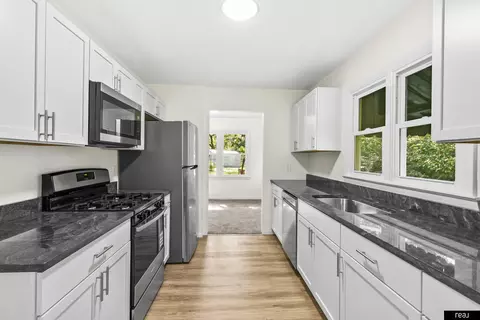 213 Langstrom St, Council Bluffs, IA 51503