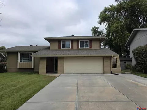 10308 P St, Omaha, NE 68127