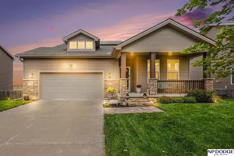 2212 Alexandra Rd, Papillion, NE 68133