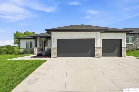8730 Dragonfly Ln, Lincoln, NE 68526