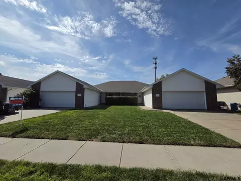 7435 S 28 St, Lincoln, NE 68516