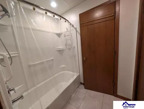Bath - 655 E 8th St, York, NE 68467 photo 2 of 4