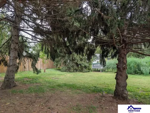 Exterior - 655 E 8th St, York, NE 68467 photo 11 of 13