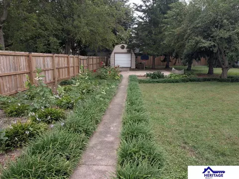 Exterior - 655 E 8th St, York, NE 68467 photo 9 of 13