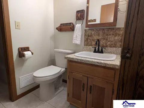 Bath - 655 E 8th St, York, NE 68467 photo 3 of 4