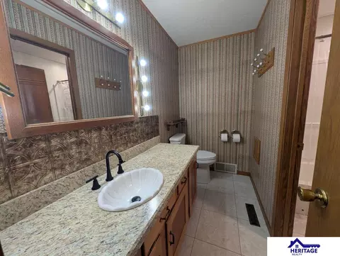 Bath - 655 E 8th St, York, NE 68467 photo 1 of 4