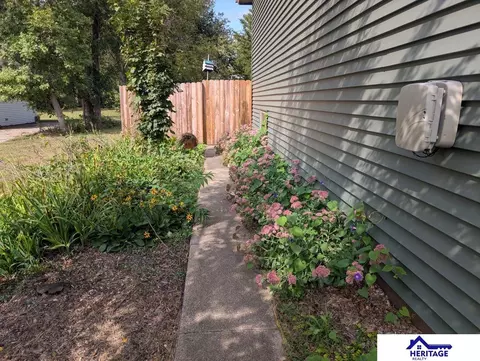 Exterior - 655 E 8th St, York, NE 68467 photo 3 of 13