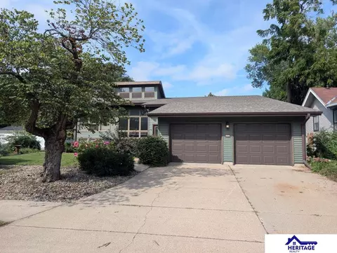 Exterior - 655 E 8th St, York, NE 68467 photo 2 of 13