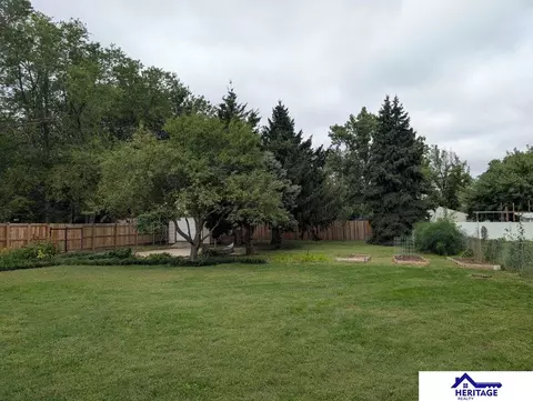 Exterior - 655 E 8th St, York, NE 68467 photo 10 of 13