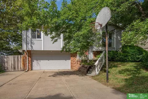 5016 Edinburgh St, Omaha, NE 68157