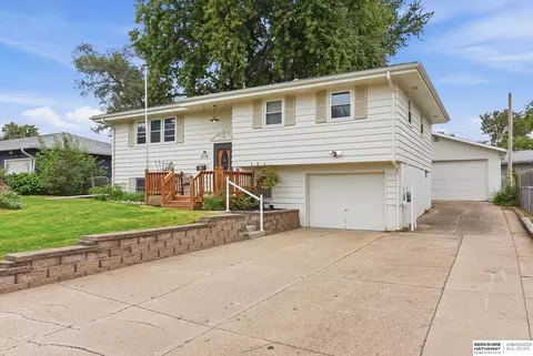 5114 S 121st St, Omaha, NE 68137
