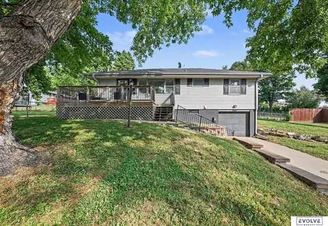 727 N Beadle St, Papillion, NE 68046