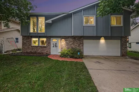 11123 Crown Point Ave, Omaha, NE 68164