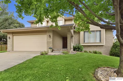 804 Auburn Ln, Papillion, NE 68046