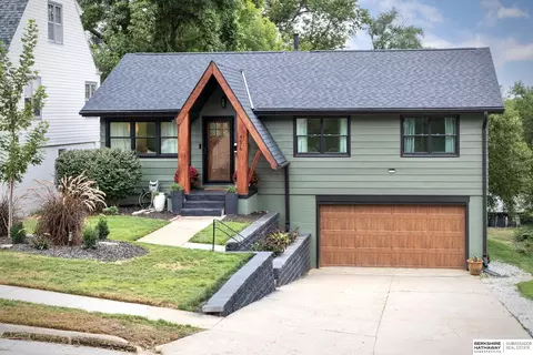 4676 Oak St, Omaha, NE 68106