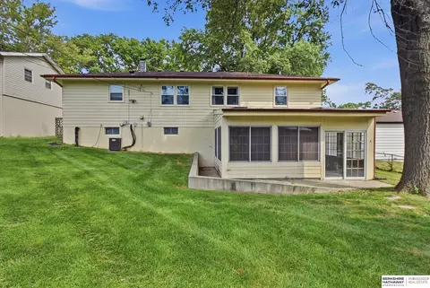 5010 N 54th St, Omaha, NE 68104