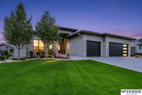 21060 Joseph St, Elkhorn, NE 68022