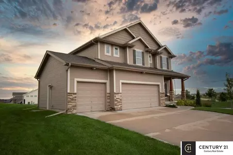 10433 S 110th St, Papillion, NE 68046