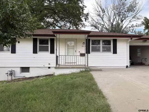 6916 Wirt St, Omaha, NE 68104