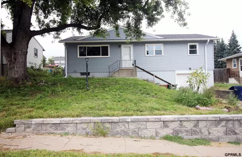 3310 Willow St, Bellevue, NE 68147