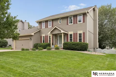 2107 Liberty Ln, Papillion, NE 68133