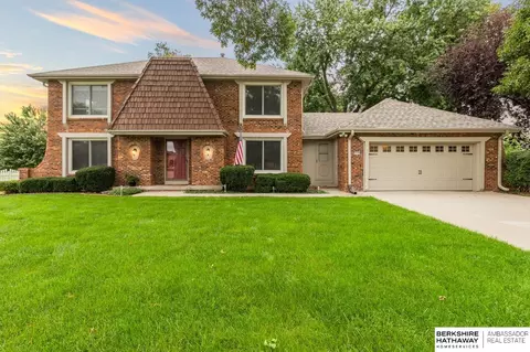 5726 Oak Hills Dr, Omaha, NE 68137