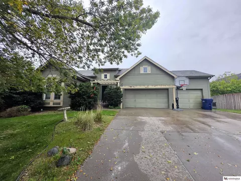 9502 S 27th St, Bellevue, NE 68147