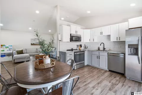 511 Mormon Trl, Lincoln, NE 68521