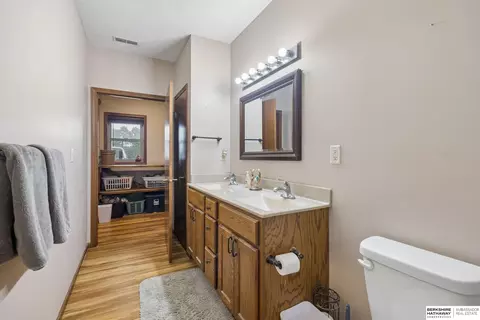 Bath - 19175 A St, Eagle, NE 68347 photo 1 of 7