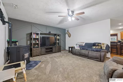 Living - 19175 A St, Eagle, NE 68347 photo 2 of 2