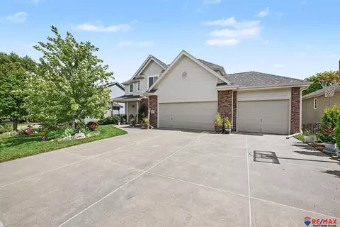 12015 S 49th St, Papillion, NE 68133