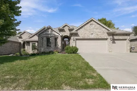 2232 Stone Creek Loop N, Lincoln, NE 68512