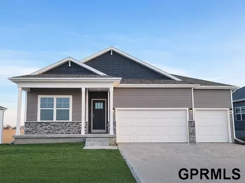 17527 Virginia St, Omaha, NE 68137