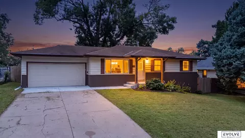 3711 Groves Rd, Bellevue, NE 68147