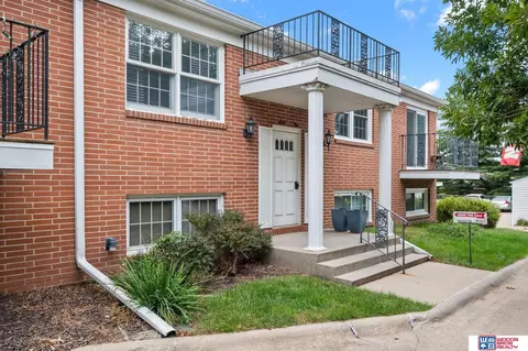 210 Lakewood Dr #8, Lincoln, NE 68510
