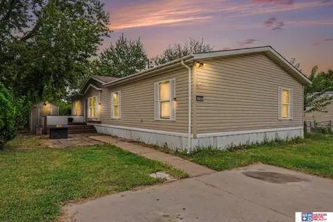 105 W Treehaven Dr, Lincoln, NE 68521