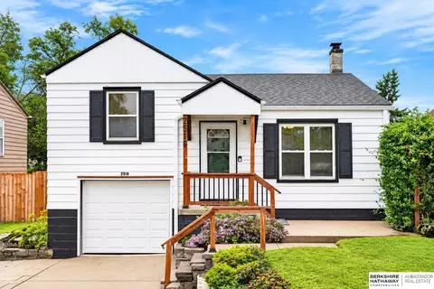 2516 Sharon Dr, Omaha, NE 68112