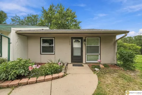 5855 Wolff Ln, Lincoln, NE 68521