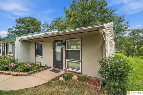 5855 Wolff Ln, Lincoln, NE 68521