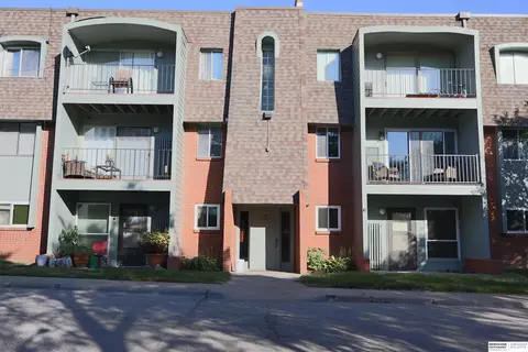 1221 S 121st Plz #315, Omaha, NE 68144
