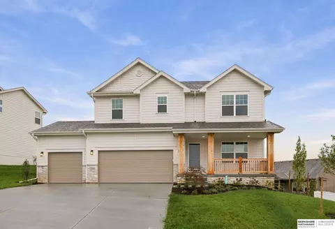 10906 Superior Dr, Papillion, NE 68046