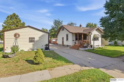 205 S 28th St, Council Bluffs, IA 51501